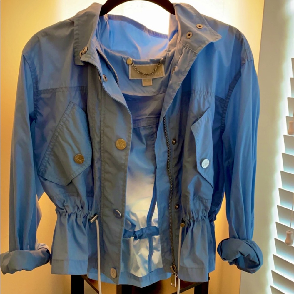 Super cute MICHAEL KORS rain jacket 💙